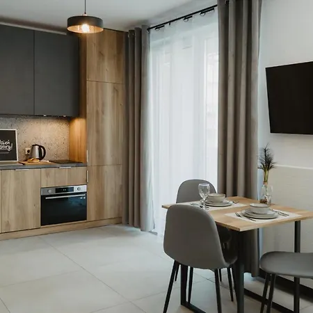 Apartment Charlie, F211 *