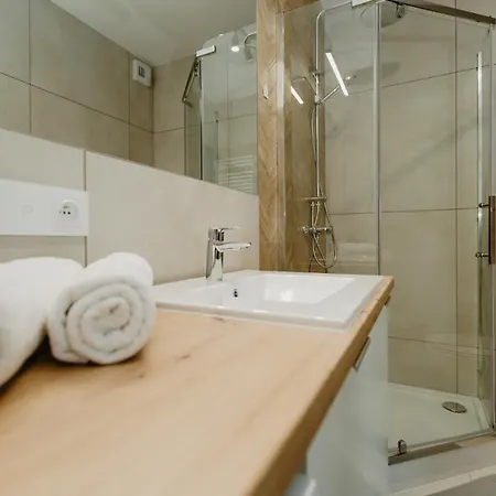 Apartamento Charlie, F211 *