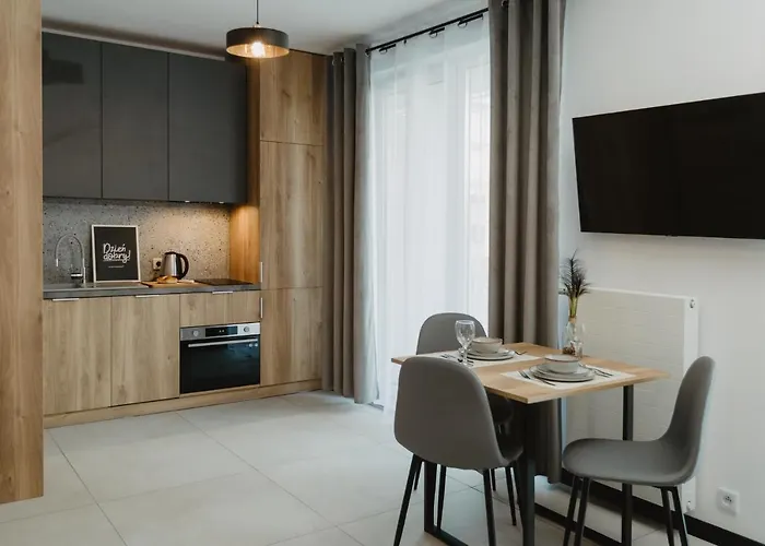 Apartment Charlie, F211 *