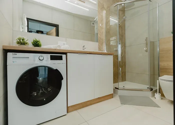 Charlie, F211 Apartment *