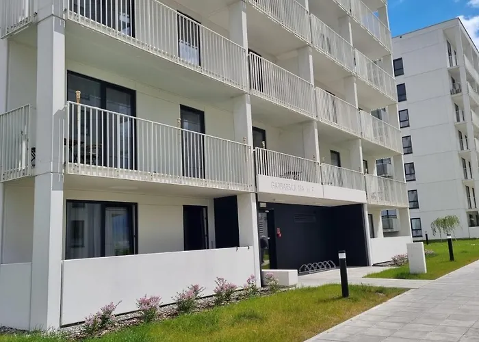 Charlie, F211 Apartment